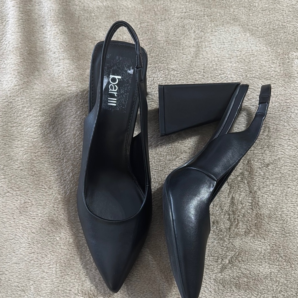 Bar III NWOB Black Sling Back Triangle Block Heels
